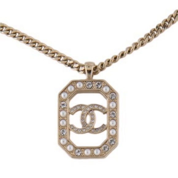 Chanel 2023 Faux Pearl & Strass CC Pendant Necklace - Picture 3 of 6